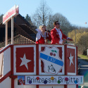 Veilchendienstagszug bei strahlendem Sonnenschein